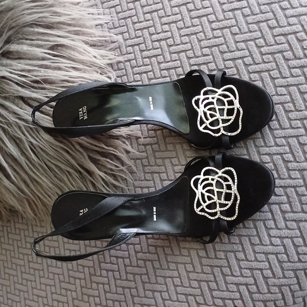 🔥🔥🔥Vera Wang Italy Crystal embellished sling back heels 37 7